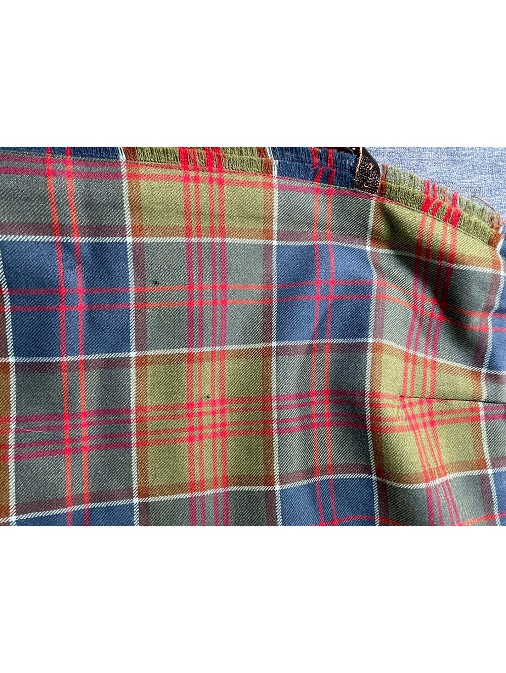 Fabulous 100% wool tartan kilt never worn selvedge edge hem great fabric - Picture 7 of 7